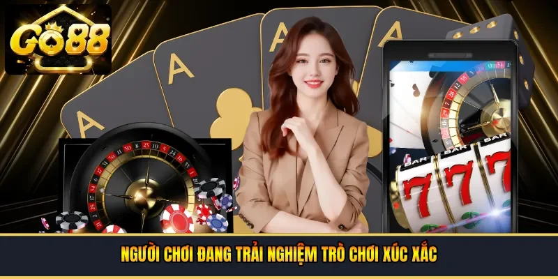 Người chơi đang trải nghiệm trò chơi xúc xắc